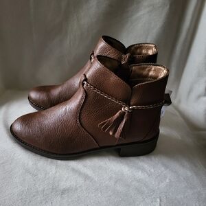 Oshkosh B'Gosh,youth girls Misha brown bootie boot,size 3.